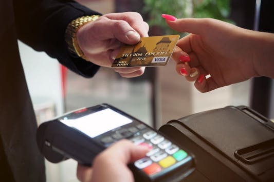 Cartão de crédito consignado o que é e como funciona na prática