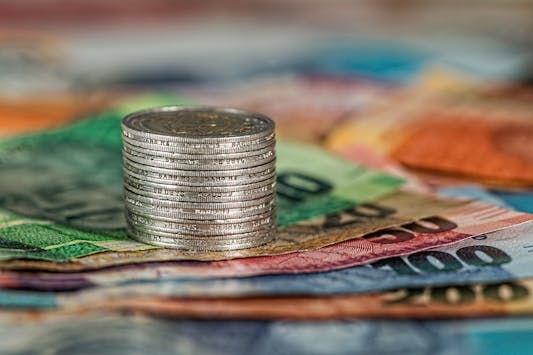 Como investir dinheiro com segurança e constância