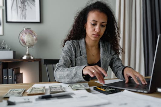 Como investir dinheiro para ter lucro todos os meses